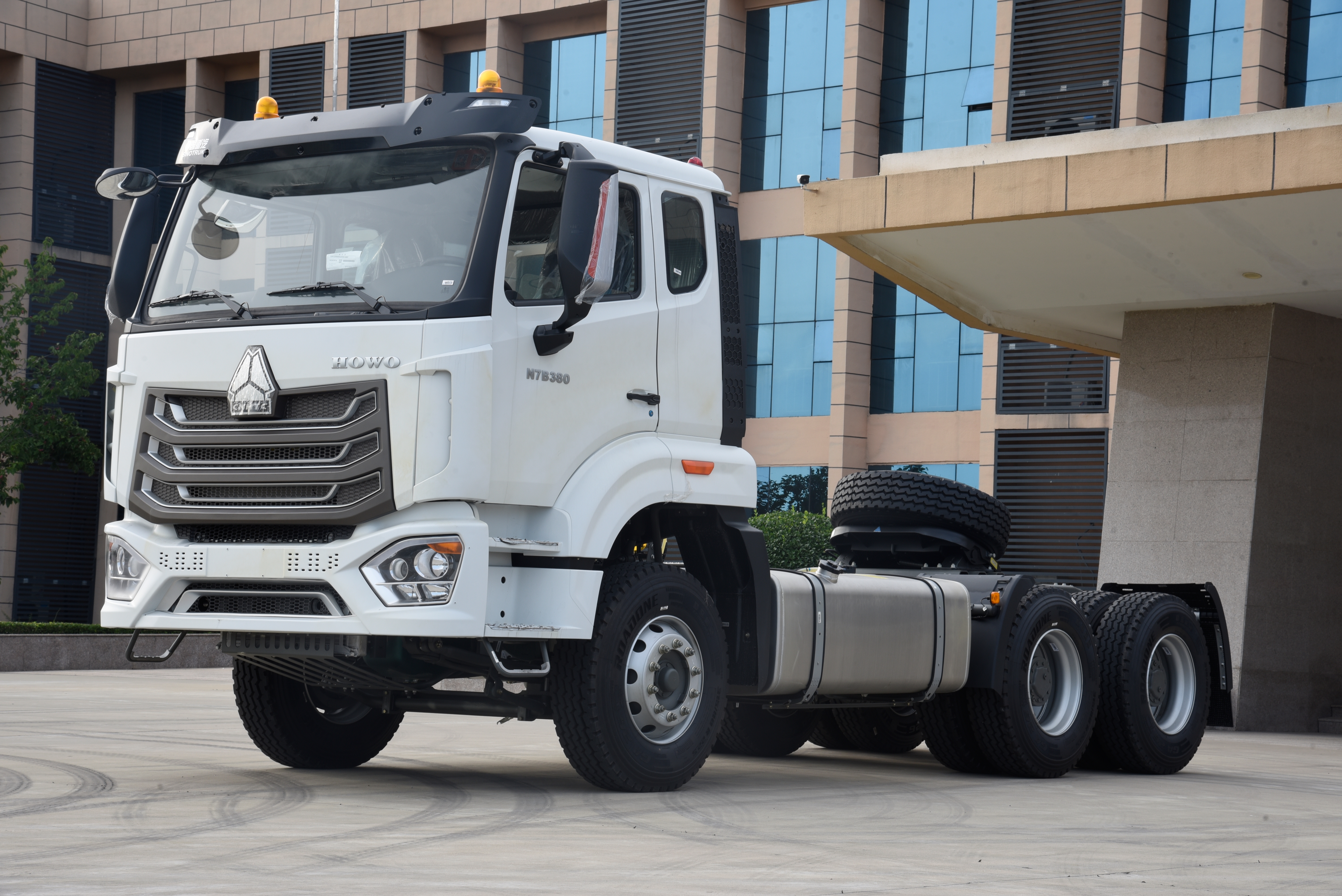 Camion tracteur HOWO NX