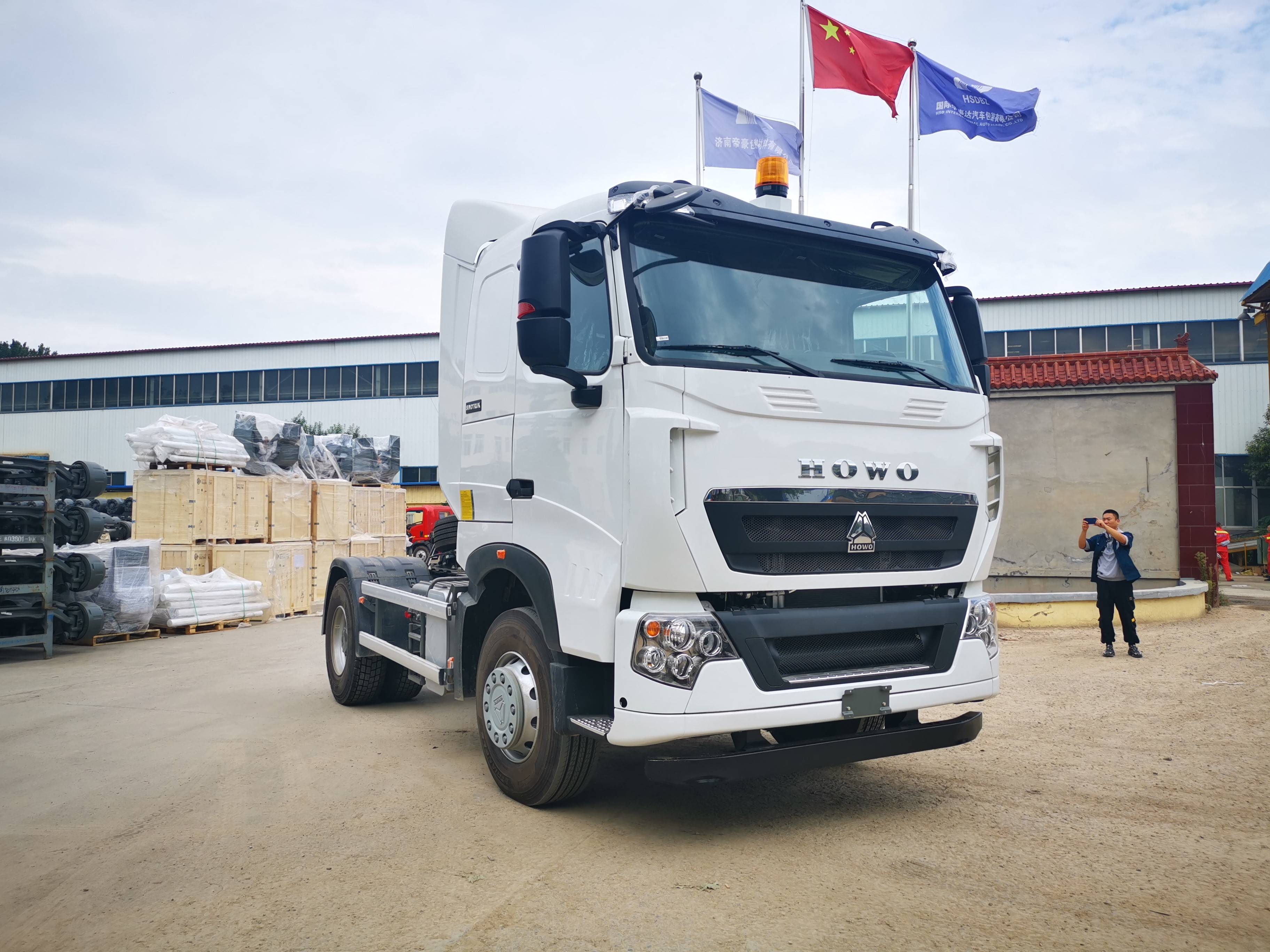 Camion tracteur HOWO T7H 4X2