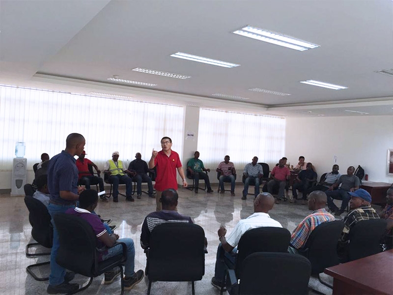 SINOTRUK Tanzania representive give a training for Dangote Industry(T) Limited,more than 600 drivers,mechanics and technicians attend the training.