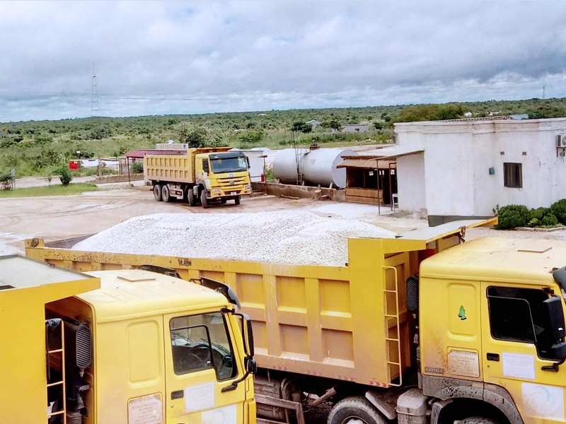 8X4 dump trucks are often used for short-distance transportation of sand, gravel, ore and other materials in mining area of Zambia,and it is very well populized ,also a best selling model in Zambia market.