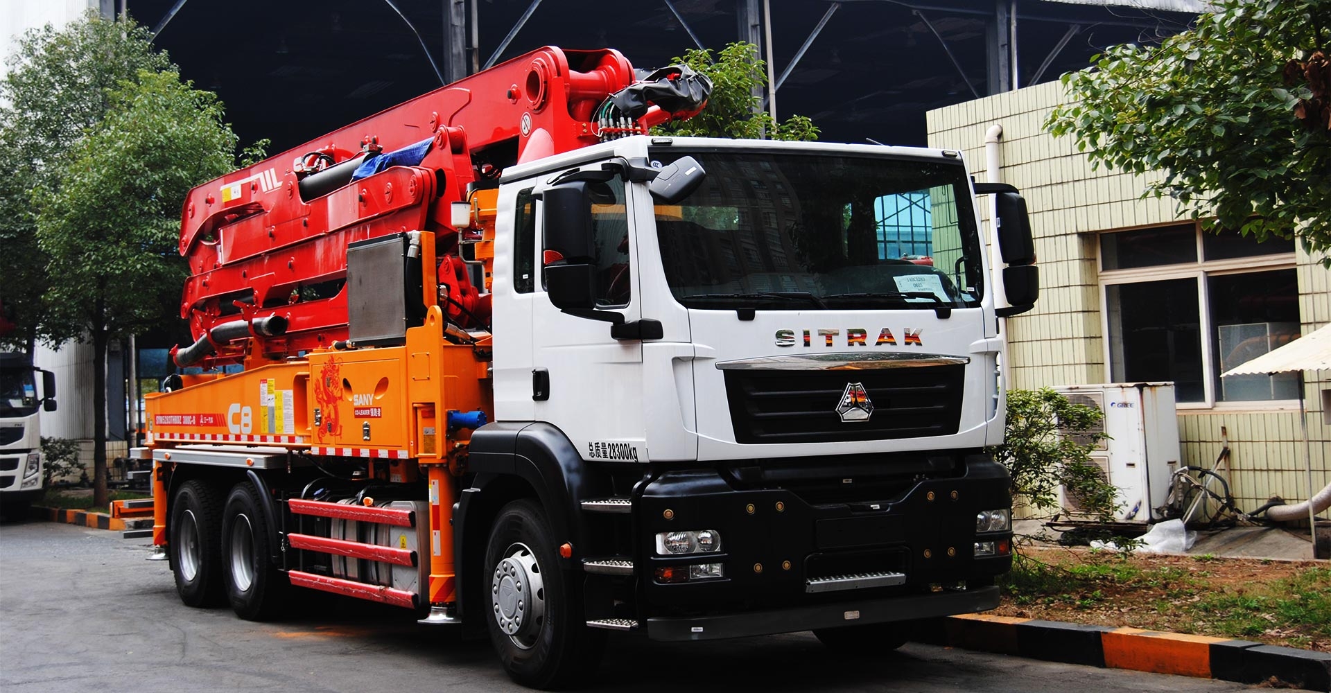 CONCRETE PUMP TRUCK