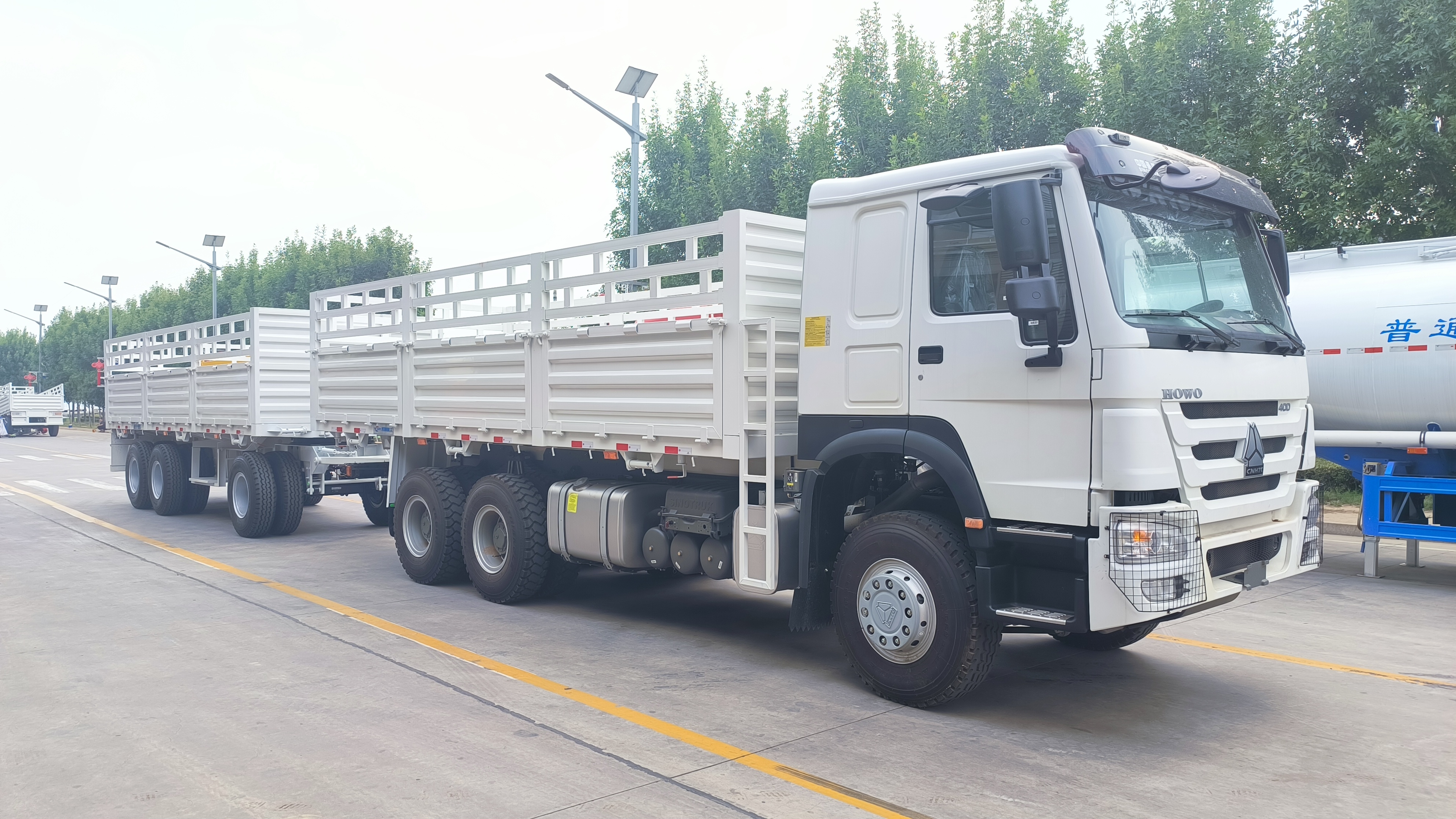 HOWO7 6X4 CARGO TRUCK